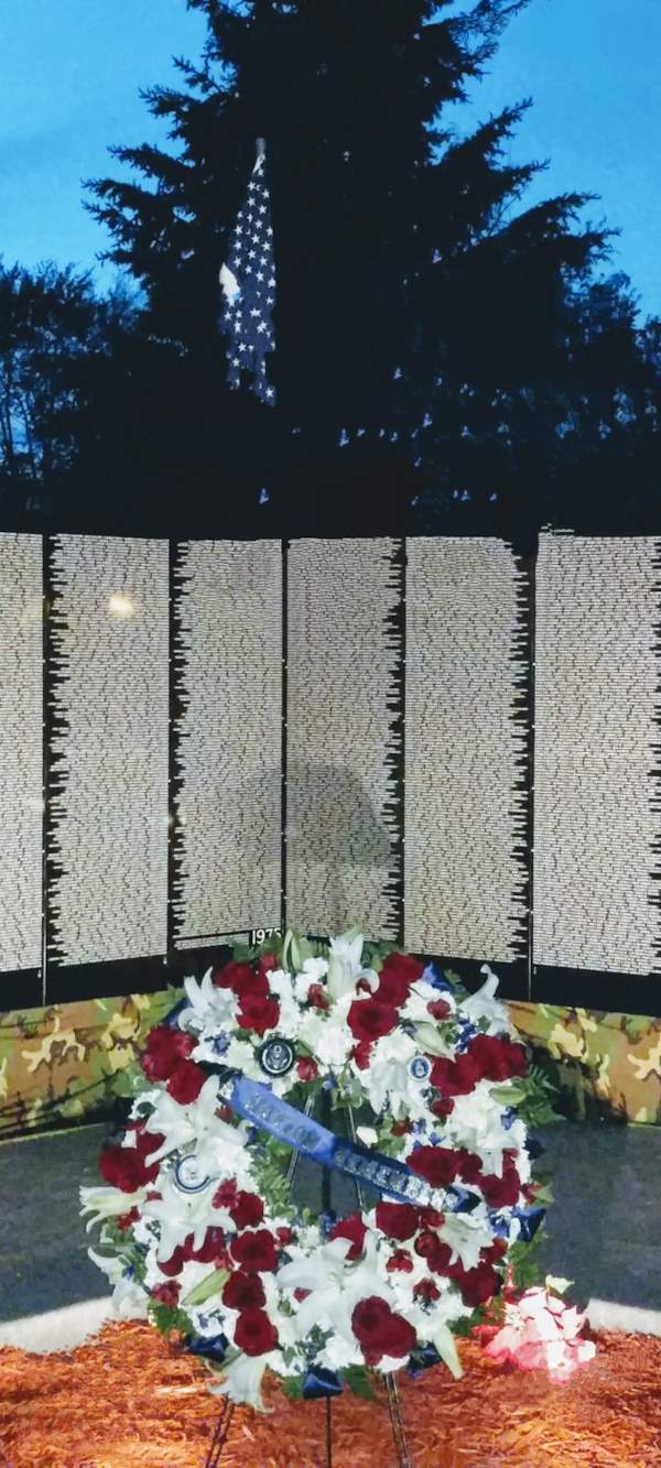 Wall Center with Bouquet Wall Center with Bouquet